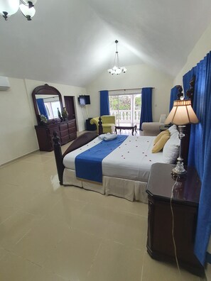 7 bedrooms, in-room safe, iron/ironing board, bed sheets - 7 bdr Villa with scenic view of nature (Puerto Plata)