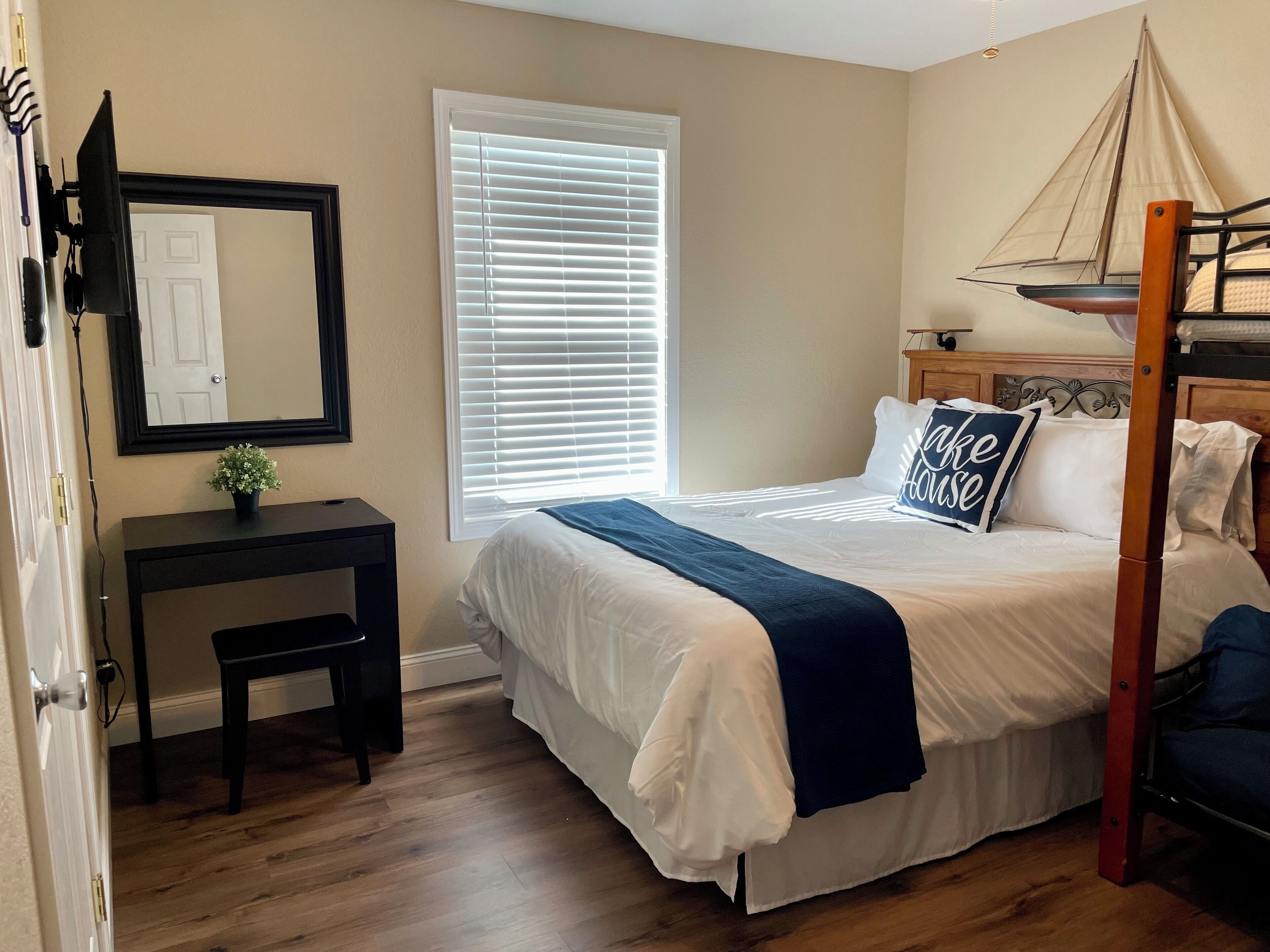 2 bedrooms, desk, free WiFi, bed sheets