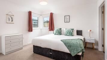 Apartamento clásico | 2 dormitorios, escritorio, tabla de planchar con plancha y wifi gratis