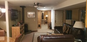 Televisión y chimenea 