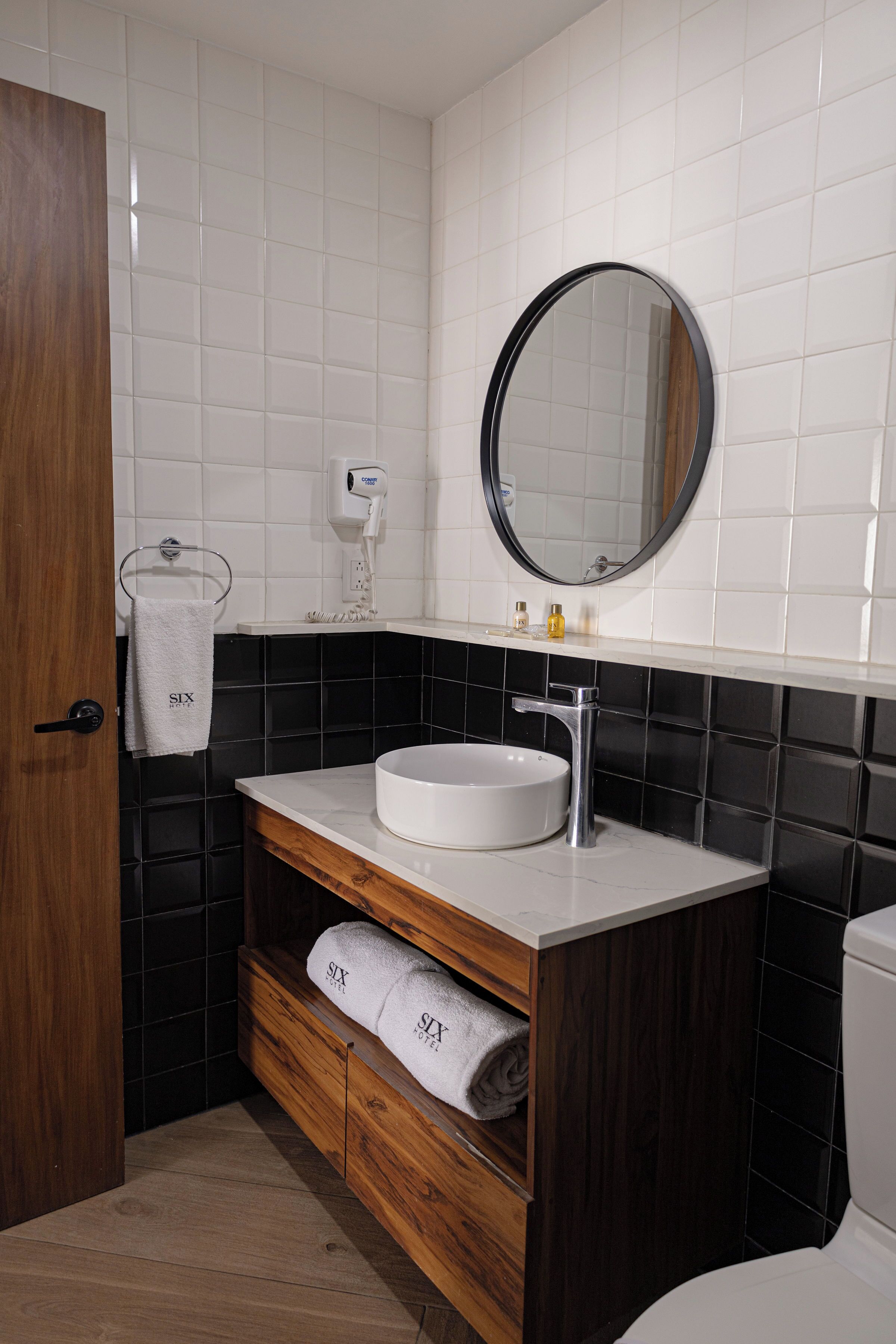 comfort single room | bathroom | shower, rainfall showerhead, free toiletries, hair dryer