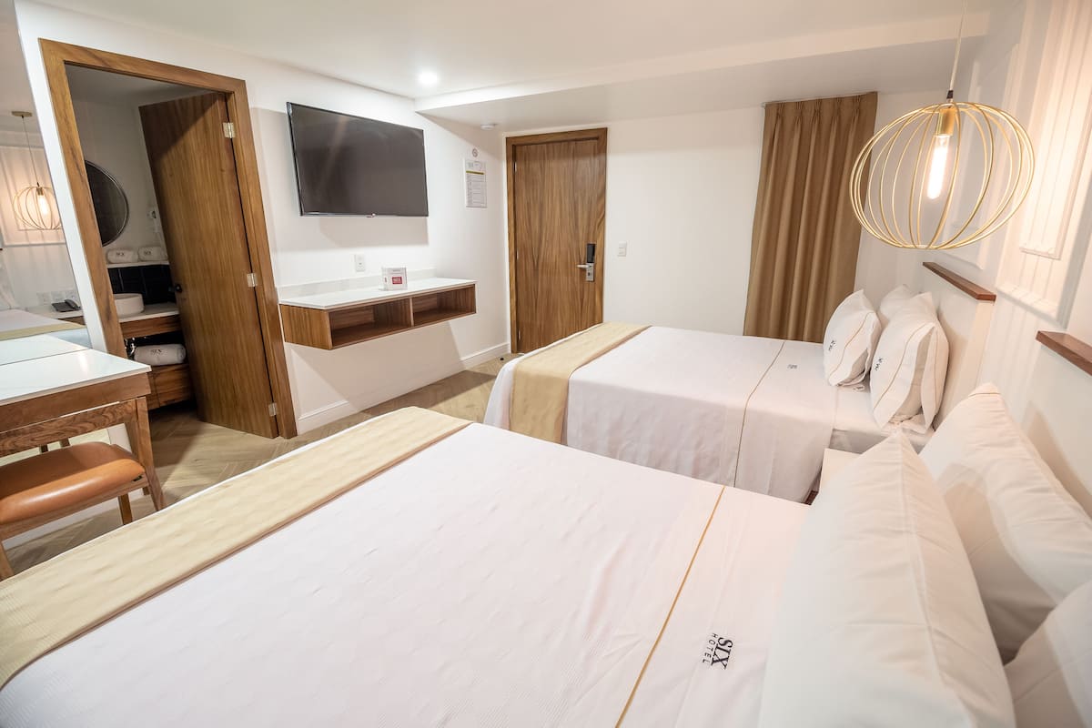 Doppelzimmer | Daunenbettdecken, Zimmersafe, Schreibtisch, Verdunkelungsvorhänge