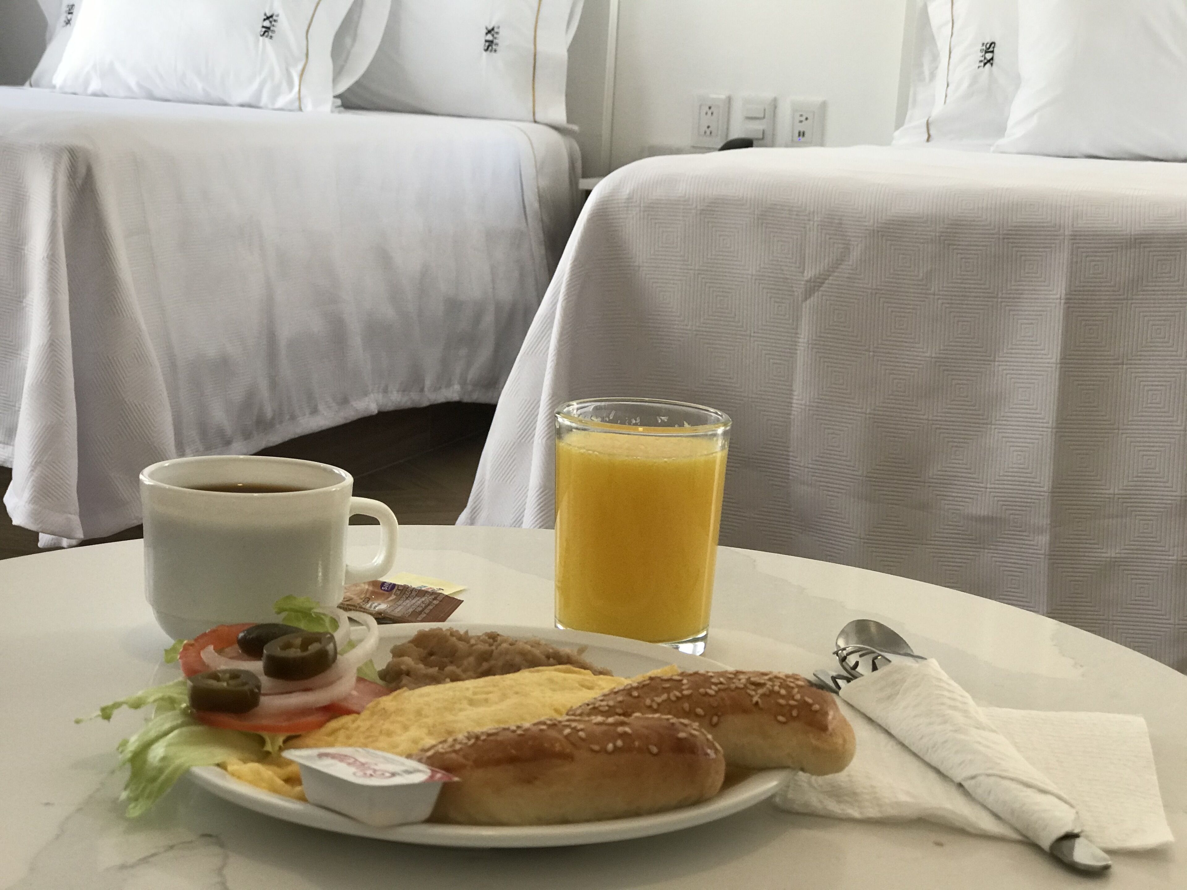 comfort single room | in-room dining