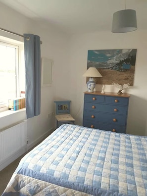 2 bedrooms, travel crib, WiFi