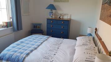 2 bedrooms, travel cot, WiFi