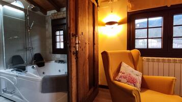 Suihku, poreamme, hiustenkuivaaja, pyyhkeet