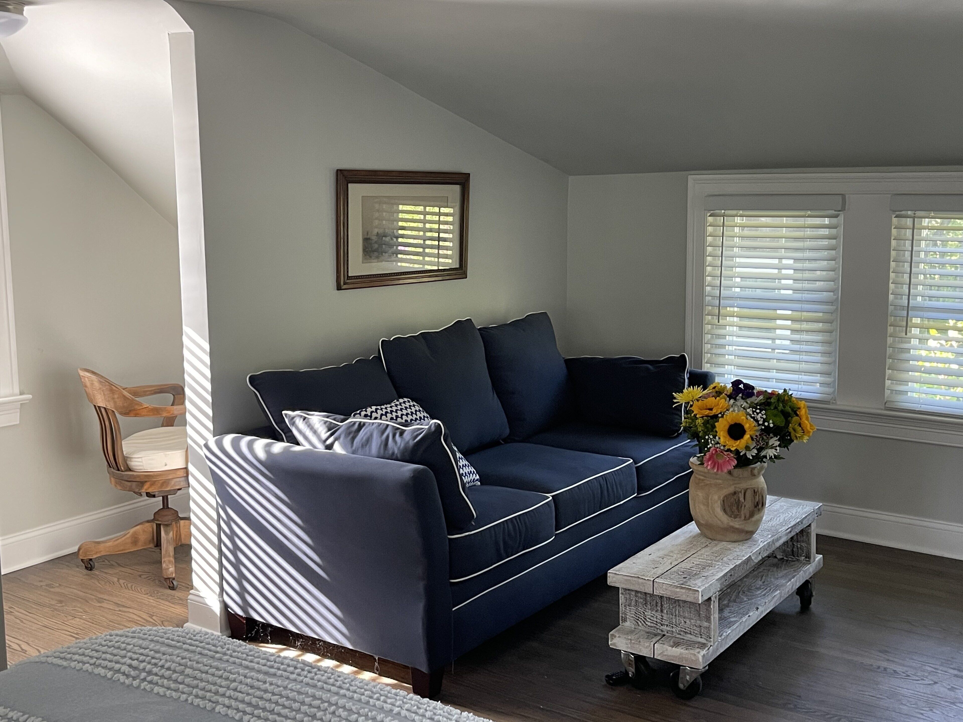 Northport quaint restored Boathouse with sunset views!