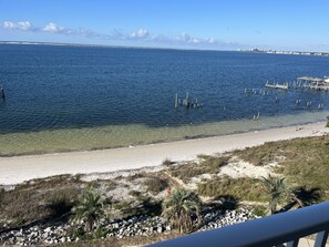 On the beach, sun-loungers - PENSACOLA / PERDIDO FALL DISCOUNTS  WATER FRONT RESORT DELUXE 3BED 3BA END SUITE (Pensacola)