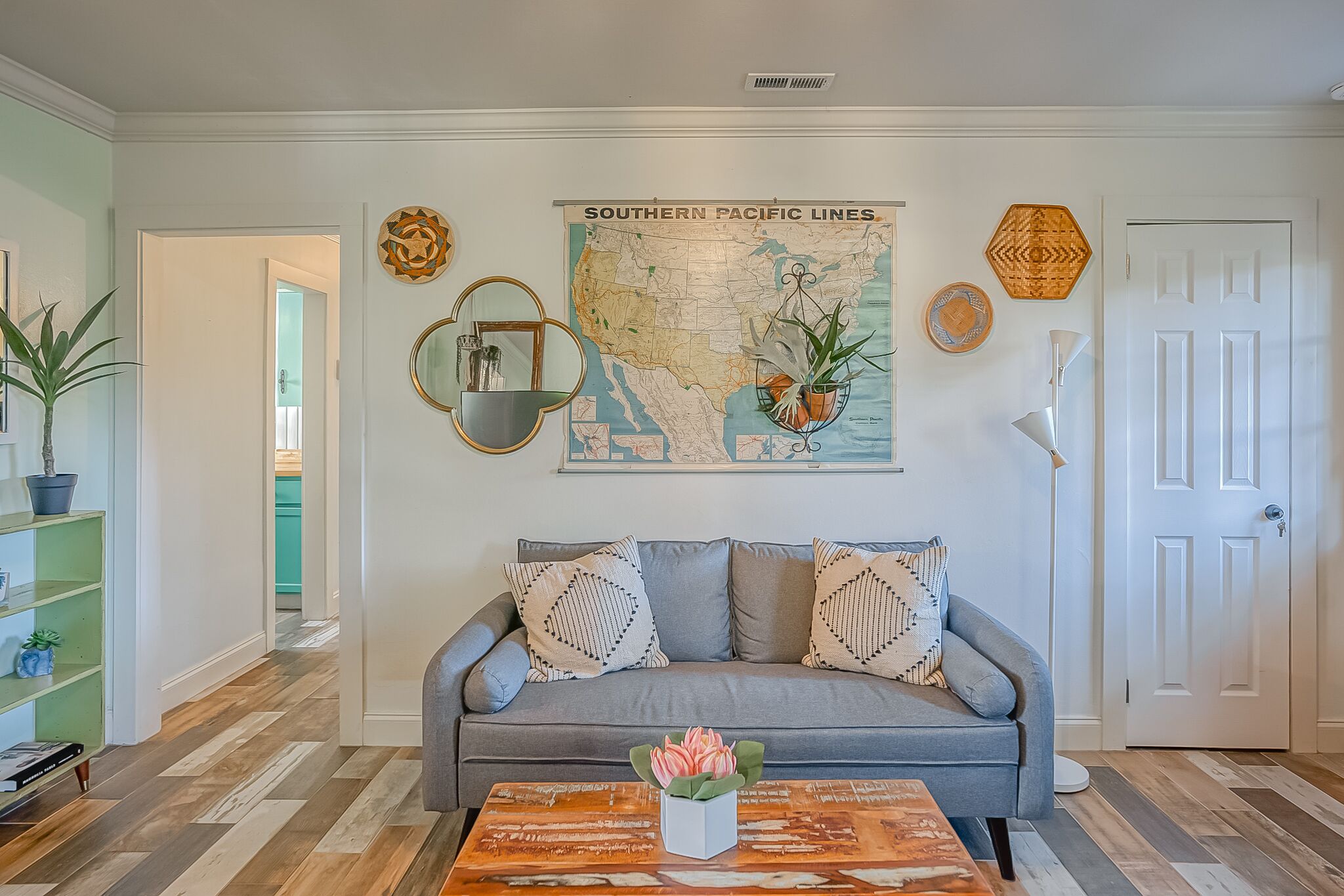 Urban Nest Cottage - Book Now!