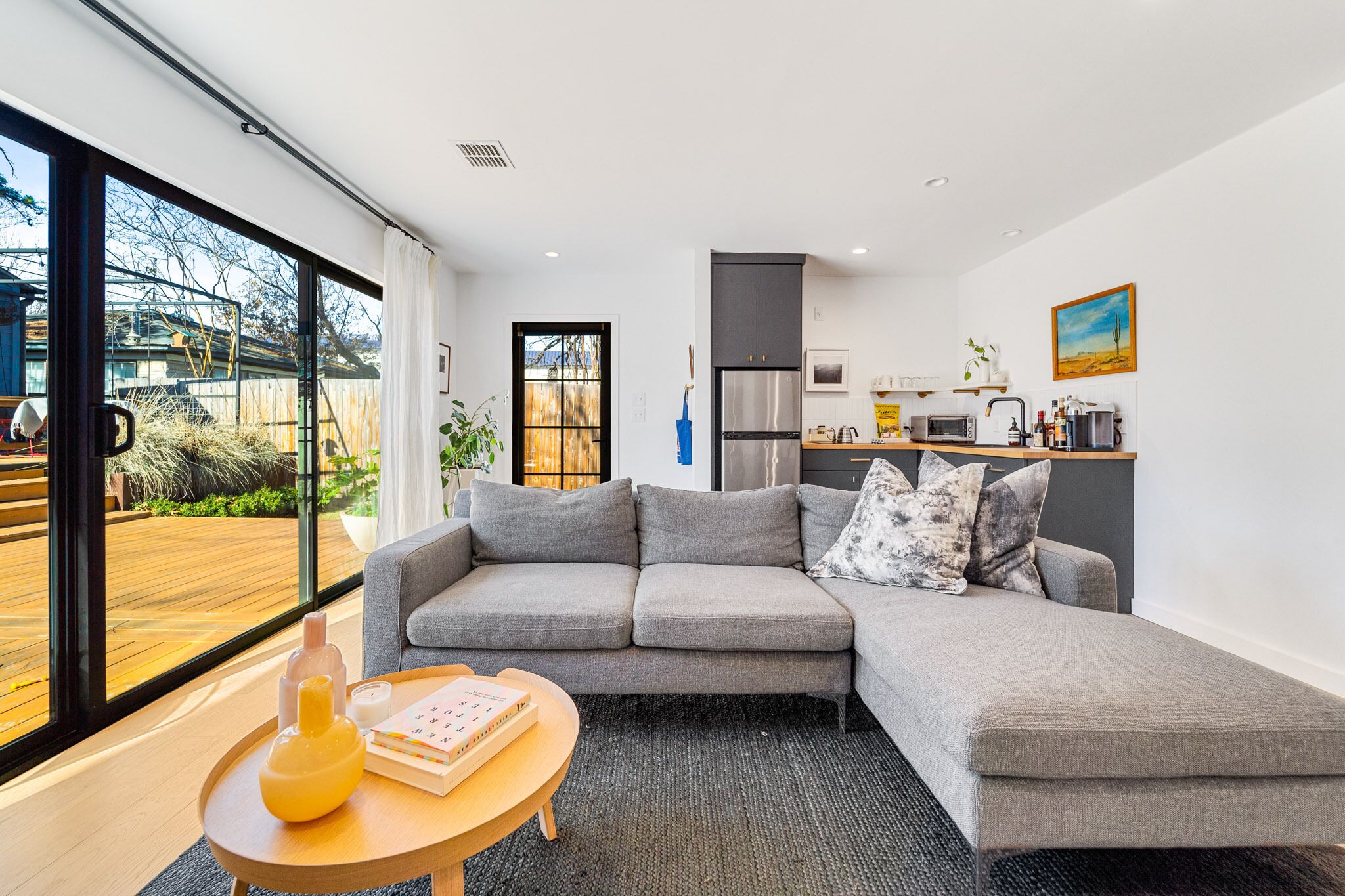 650 sf 1/1 Modern Guest House - The Perfect Perch for Exploring Austin!