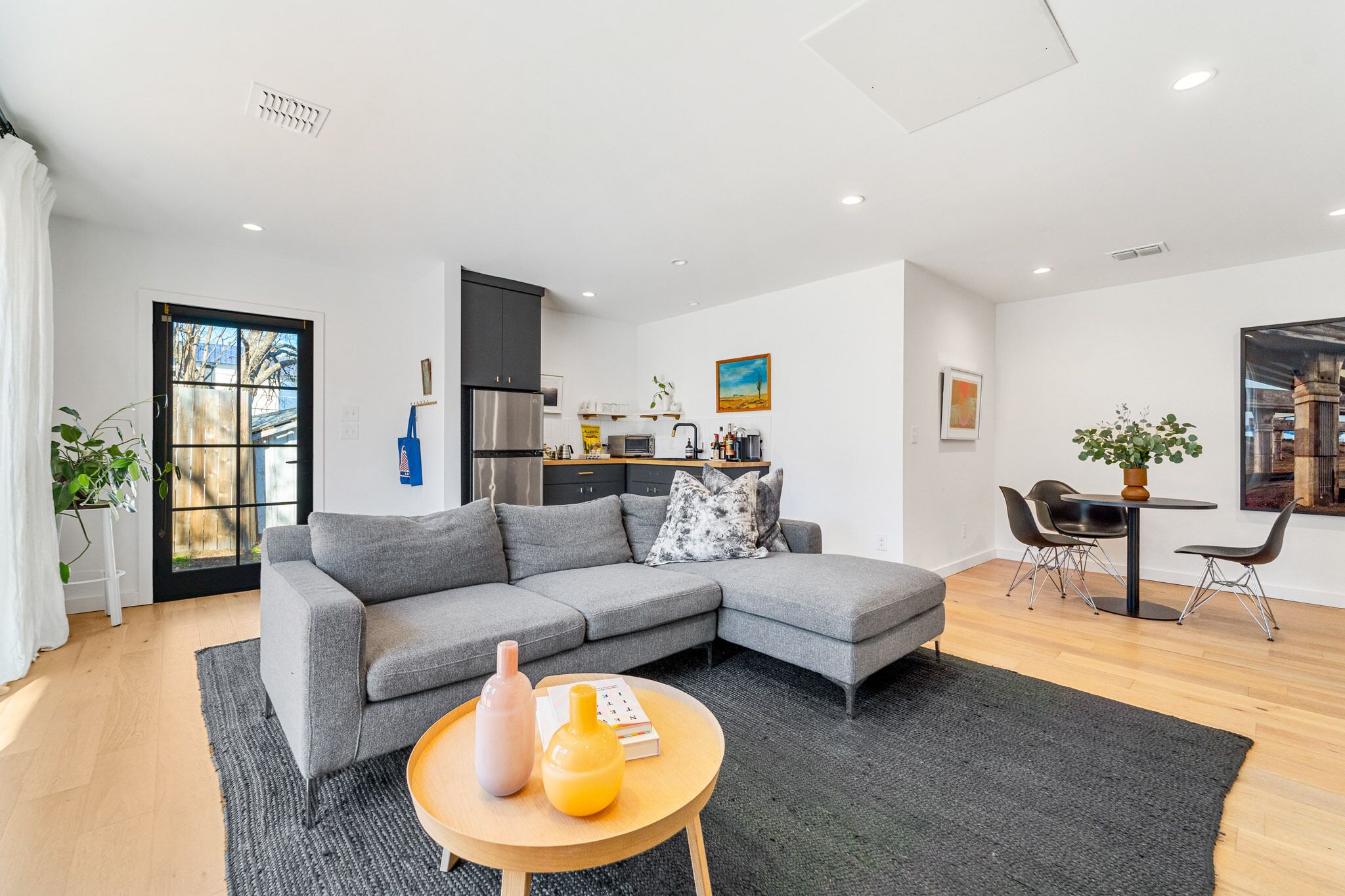 650 sf 1/1 Modern Guest House - The Perfect Perch for Exploring Austin!