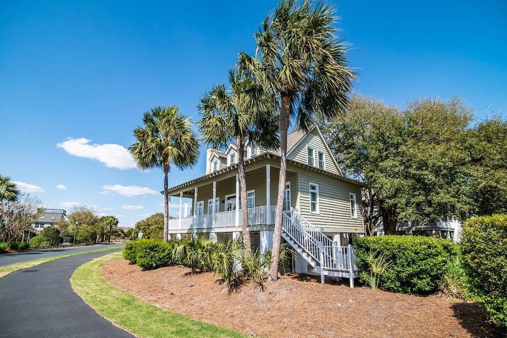 3 Bedroom House in Litchfield By The Sea - Compass Point