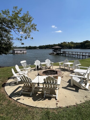 PRIVATE LAKESIDE BLISS-2 BR APARTMENT-STUNNING LAKE WYLIE VIEW FROM PRIVATE DECK