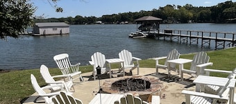 PRIVATE LAKESIDE BLISS-2 BR APARTMENT-STUNNING LAKE WYLIE VIEW FROM PRIVATE DECK