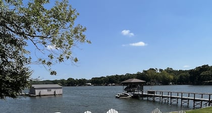 PRIVATE LAKESIDE BLISS-2 BR APARTMENT-STUNNING LAKE WYLIE VIEW FROM PRIVATE DECK