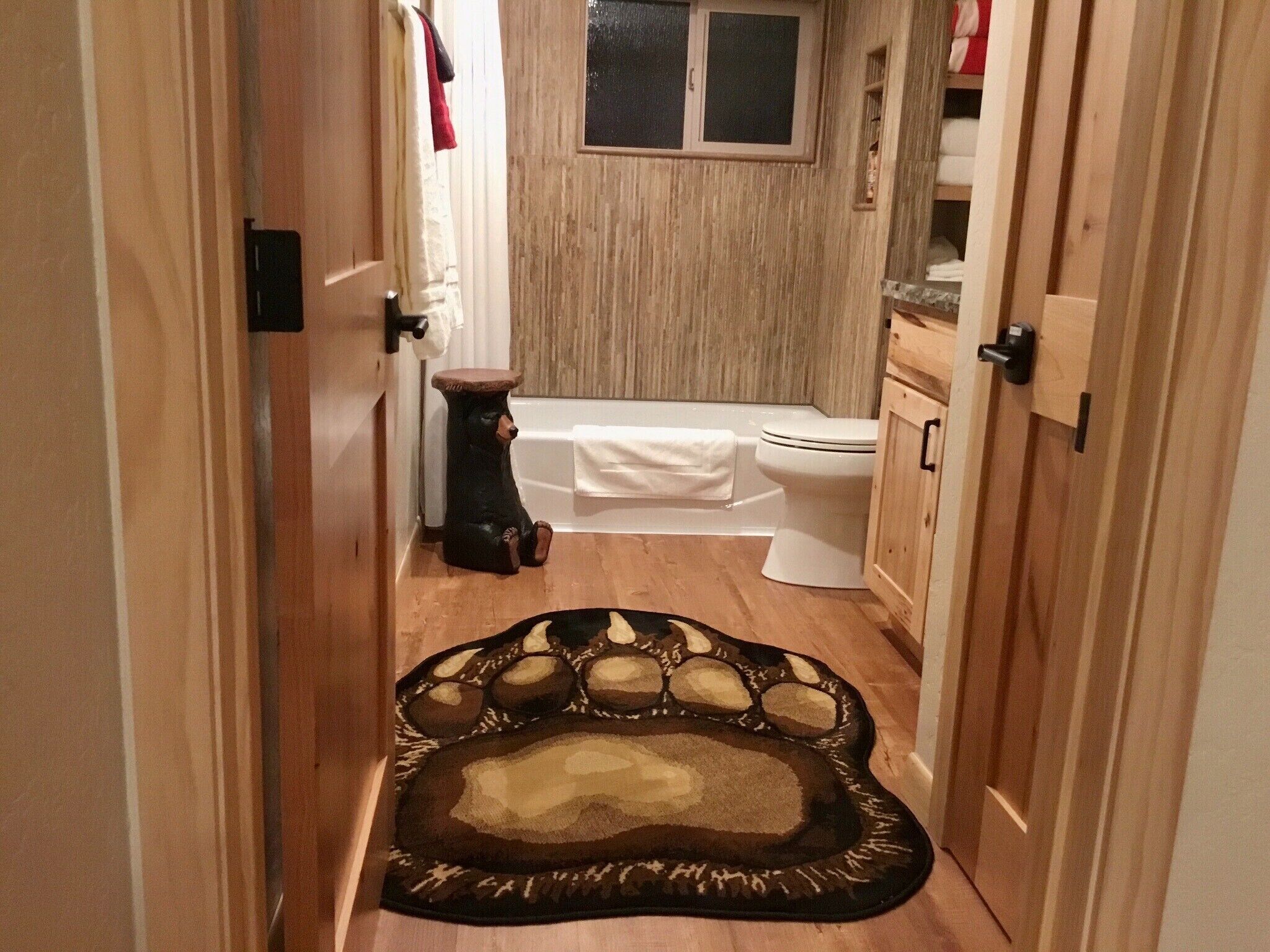  “R” Hidden Gem💎CoZy&Romantic💋HotTub Daybed Bikes Walk2Lake NoCleaningFee