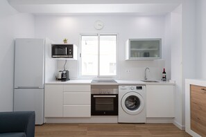Fridge, microwave, oven, coffee/tea maker