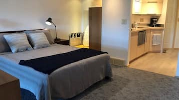 1 dormitorio, tabla de planchar con plancha, wifi y ropa de cama