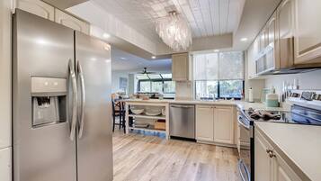 Condo (Excelsior Beach to Bay-Bayside) | Exterior