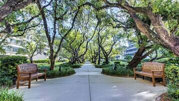 Condo (Excelsior Beach to Bay-Bayside) | Exterior