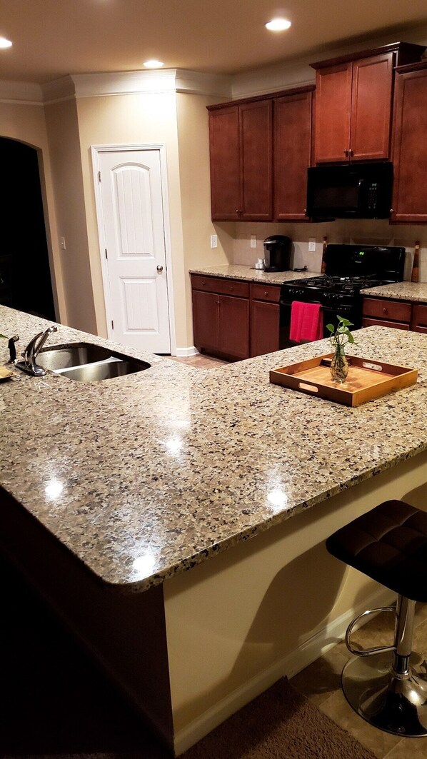 Fridge, microwave, oven, stovetop - Private Bedroom with private bathroom free Parking and self check in (Lawrenceville)