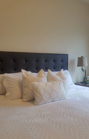 1 bedroom, desk, free WiFi, bed sheets - Private Bedroom with private bathroom free Parking and self check in (Lawrenceville)