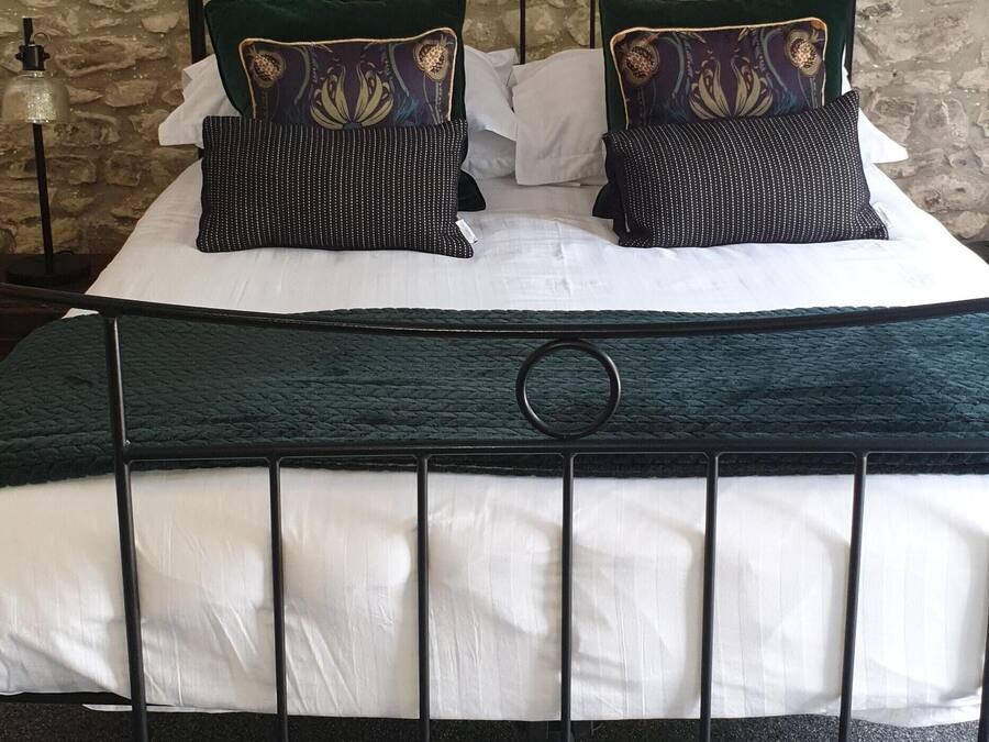 Comfort-sviitti, kylpyhuone makuuhuoneen yhteydessä, näköala pihalle (HAZEL) | Sisätilat