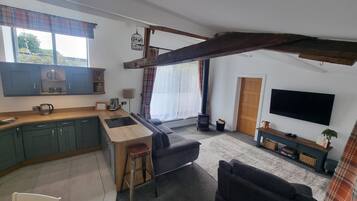 Comfort Apartment, Ensuite | Lounge