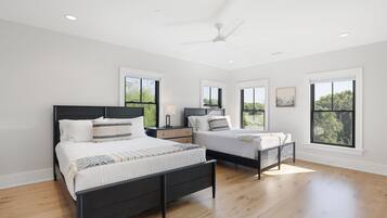 8 bedrooms, free WiFi, bed sheets, wheelchair access