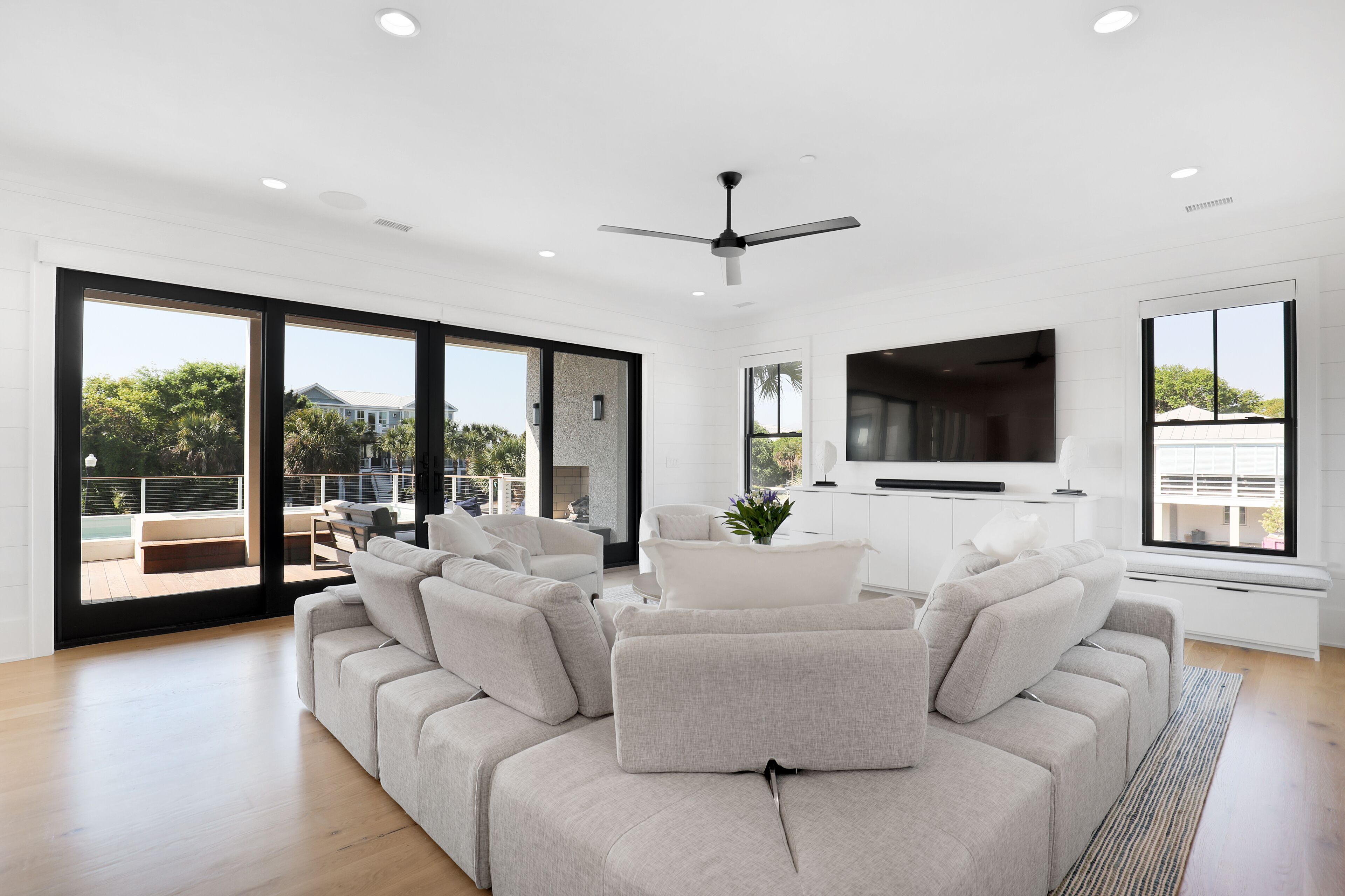 Smart-tv och eldstad