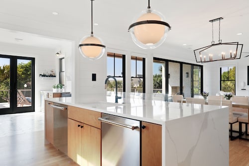 Luxury Designer Home, Pool & Hot Tub, Elevator, Across From Beach Access