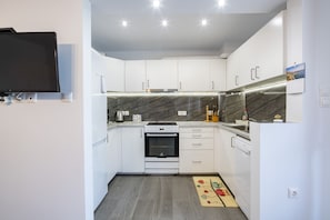 Familienapartment, 2 Schlafzimmer, Nichtraucher, Stadtblick | Eigene Küche
