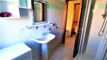 Ducha, secador de pelo, bidet