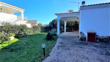 Vista frontal de la propiedad