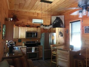 Kühlschrank, Mikrowelle, Geschirrspüler, Toaster