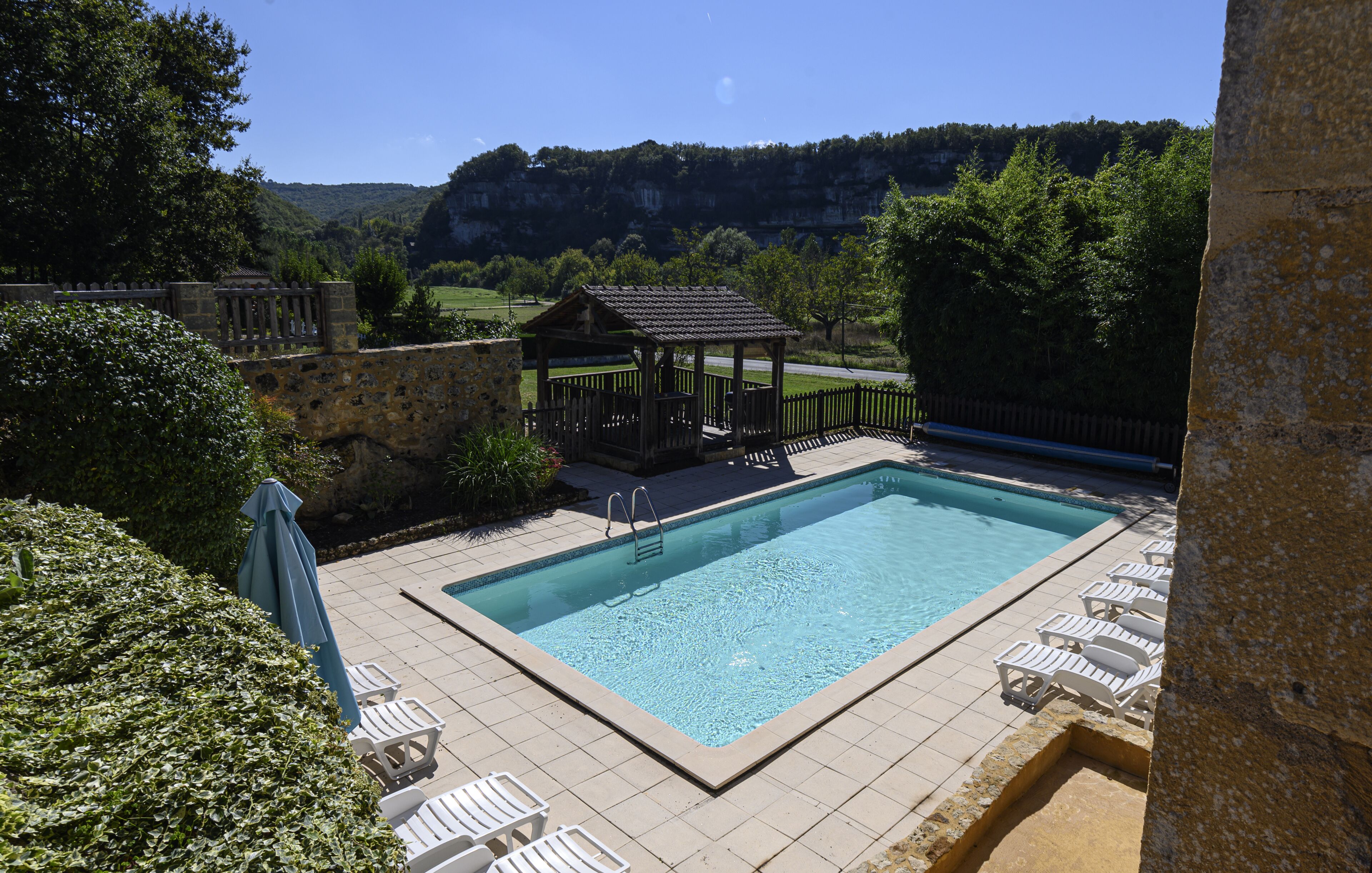 Beautiful stone cottage, private terrace & stunning views in peaceful setting