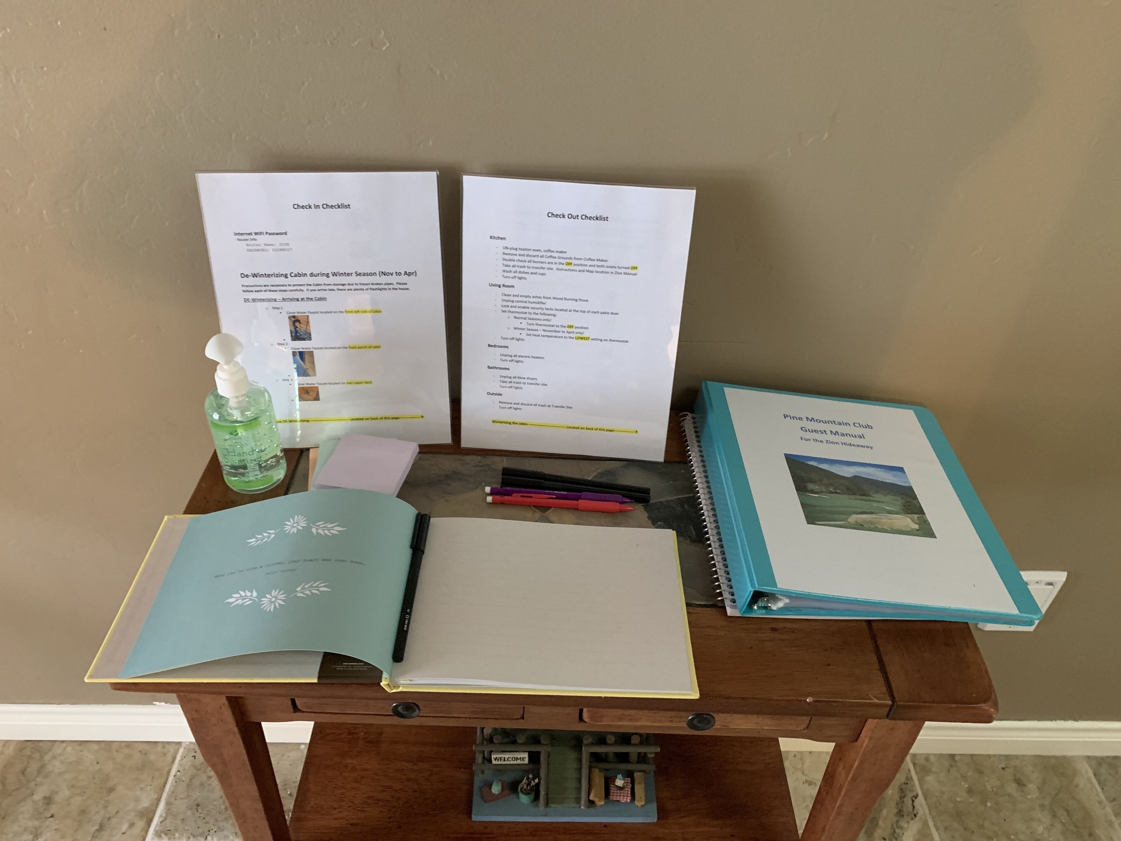 The Hideaway Retreat - Luxurious Cabin. Fun!