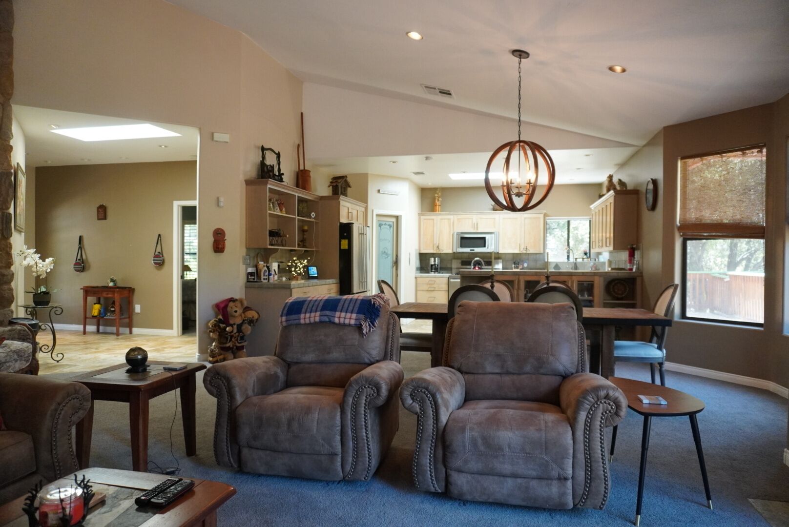 The Hideaway Retreat - Luxurious Cabin. Fun!