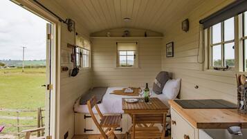 2 bedrooms, bed sheets