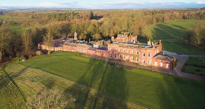 Spacious 2 Bedroom Apartment Surrounded with 36 Acres of Parkland