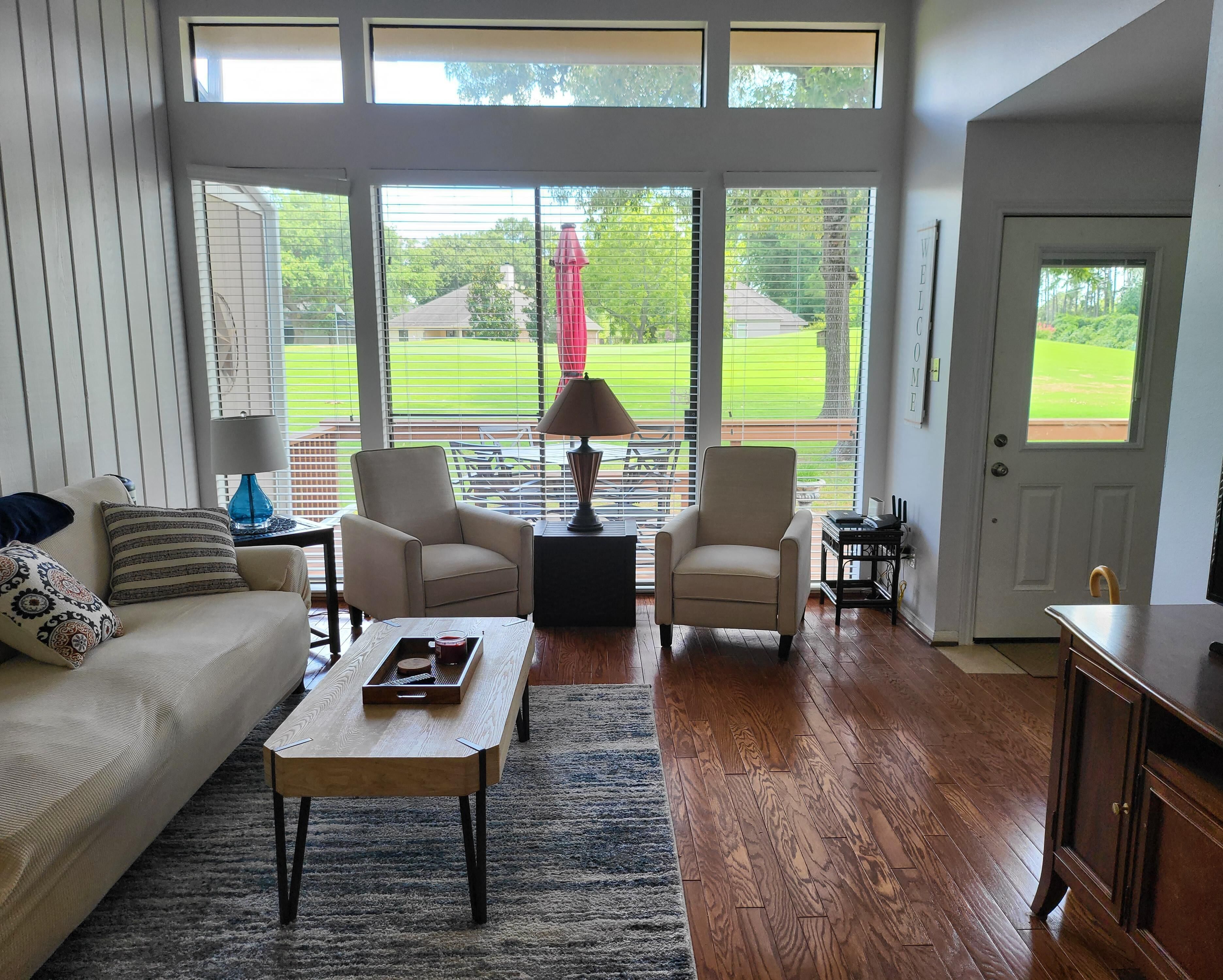 Spacious 3/2 on the 2nd green at April Sounds red golf course