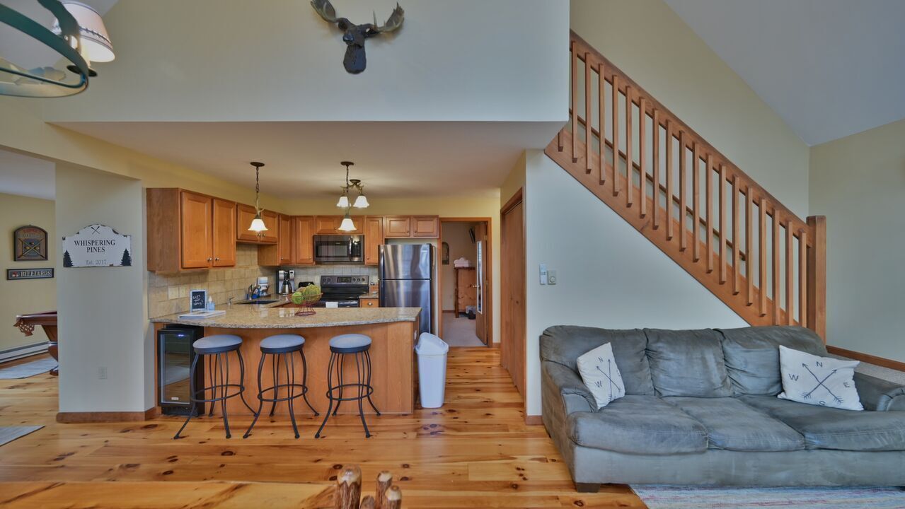 Mountain Chalet with A/C,  Hot Tub and pool table in Amenity Filled Community!