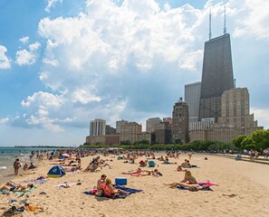 Beach - Downtown Guild #4 | Mag Mile, Gold Coast (Chicago)