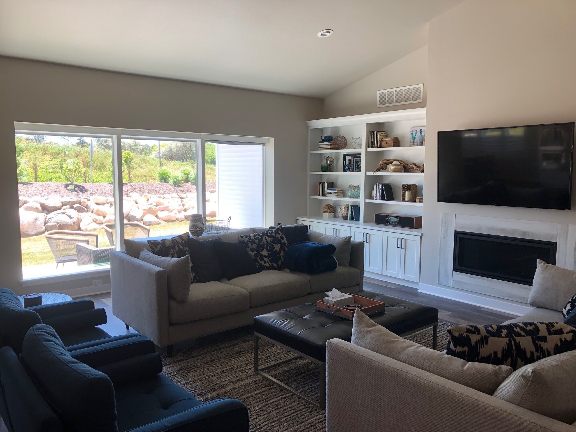 Vacation In STYLE! 2 minutes to Road America, Beach, Golf, Downtown Elkhart Lake