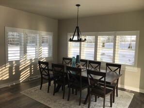 Dining - Vacation In STYLE! 2 minutes to Road America, Beach, Golf, Downtown Elkhart Lake (Elkhart Lake)