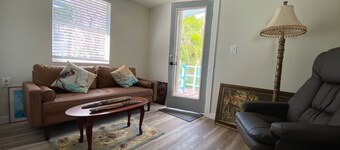 Studio Cottage/Short Walk to Beach