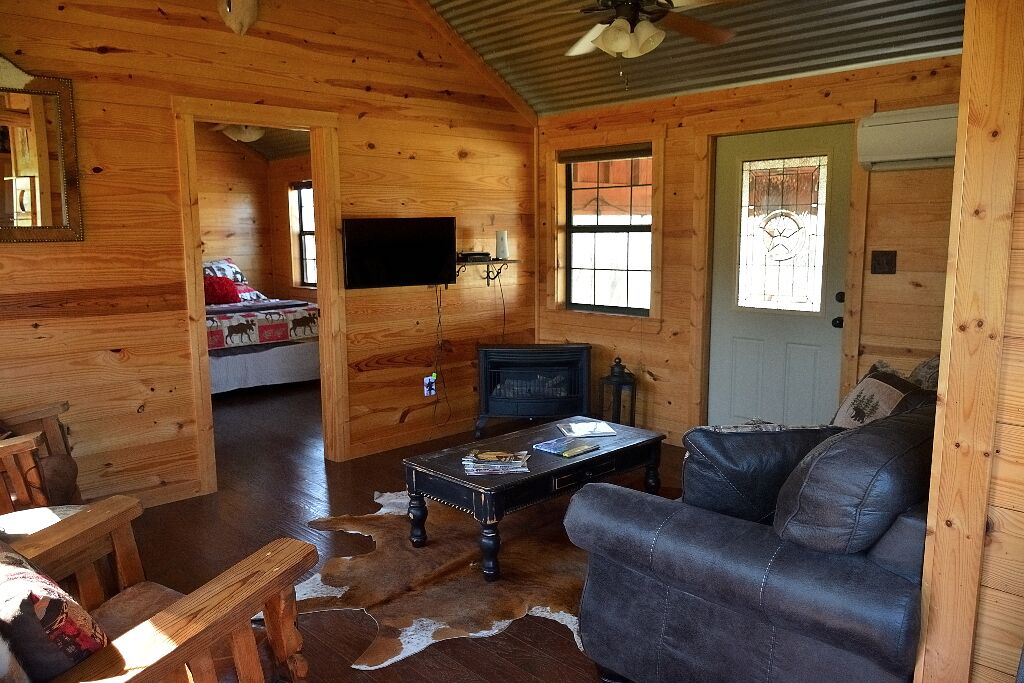 CREEK BEND CABINS ARE IN MENA, AR,  MANY TRAILS ACCESSIBLE FROM THE PROPERTY!!