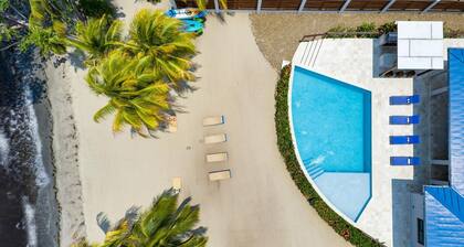 5 Bedroom Beachfront Villa w/ Large Pool & Staff