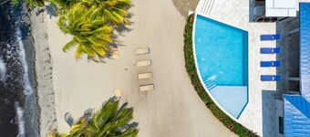 5 Bedroom Beachfront Villa w/ Large Pool & Staff