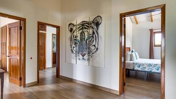 5 camere, una cassaforte in camera, ferro/asse da stiro